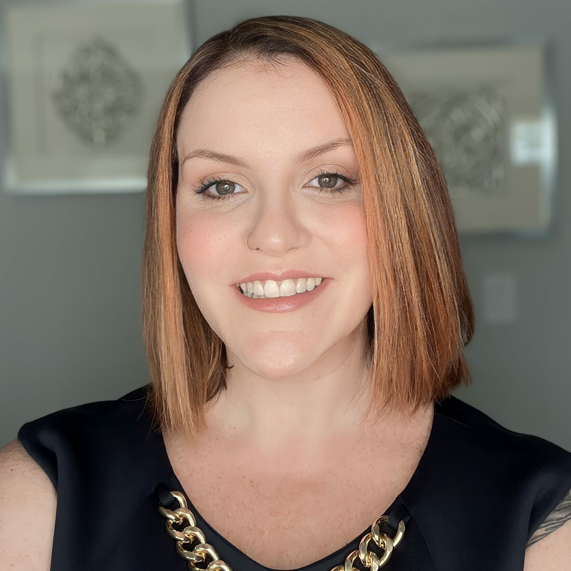 Sarah Lott Headshot